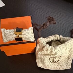 Hermes Elegant Olympe Ring Black and Gold. Size M